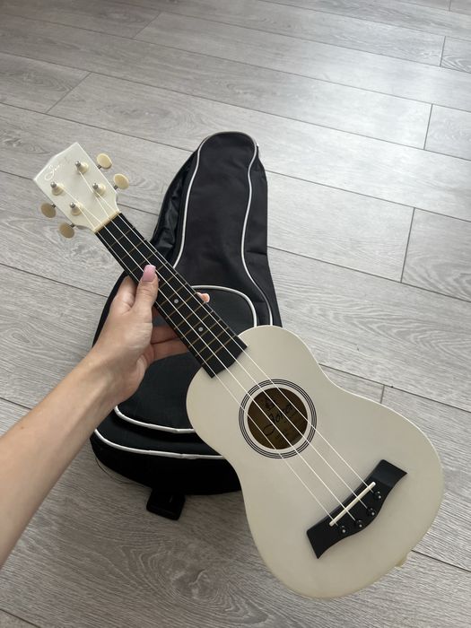 укулеле, с чехлом