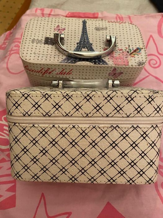 Косметички с зеркалом