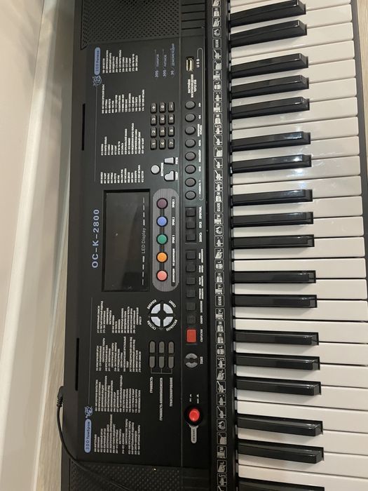 Синтезатор 61 клавиша