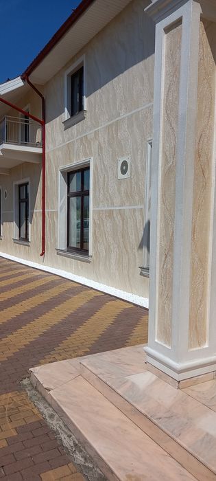 Efectuam tencuiala decorativă cu efect de travertin