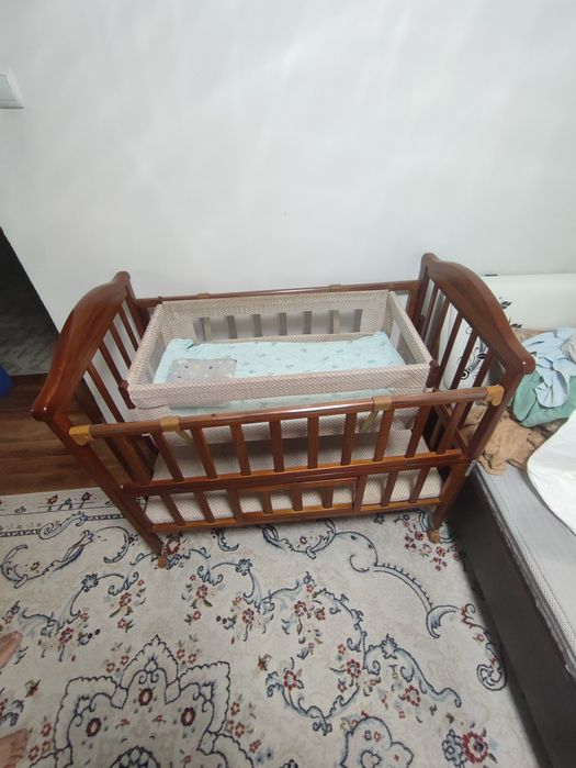 Детская кроватка с люлькой