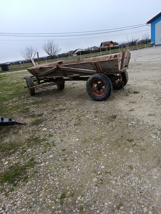 Vând Căruță spiță butuci tractor