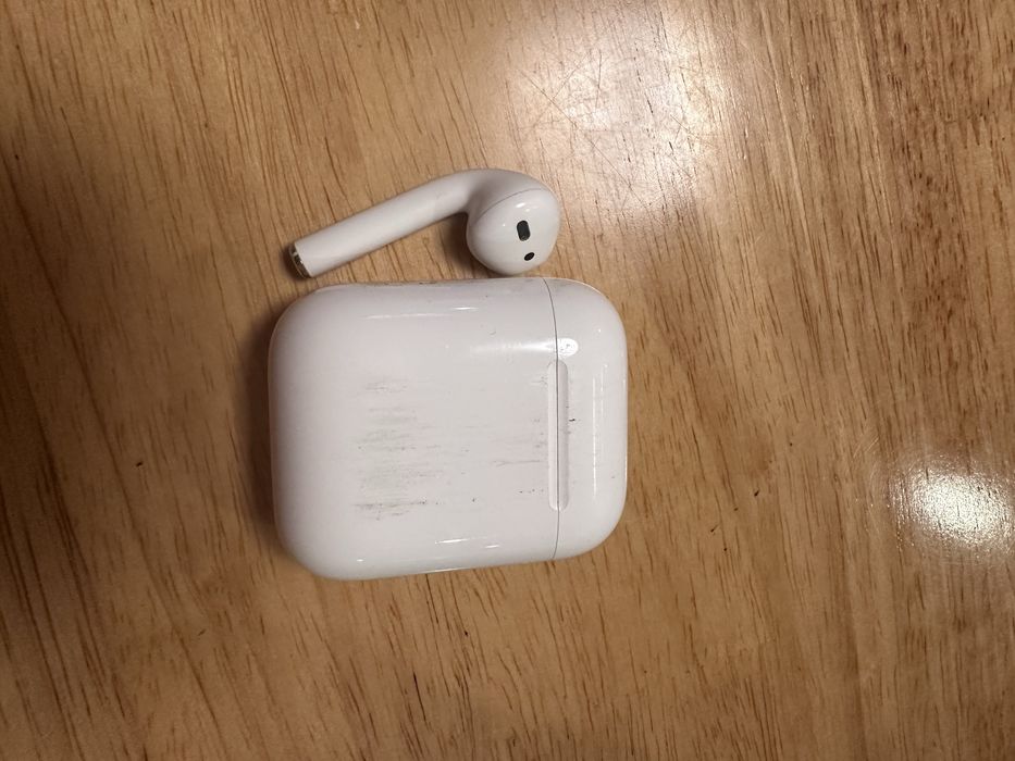 AirPods 2 — левый наушник