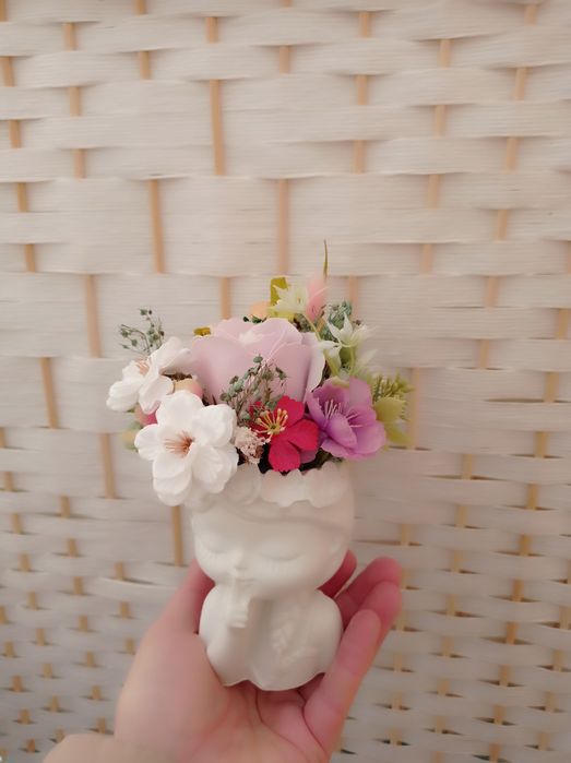 Aranjamente florale în vaze fetite,pentru cadou(școală sau alteocazii)