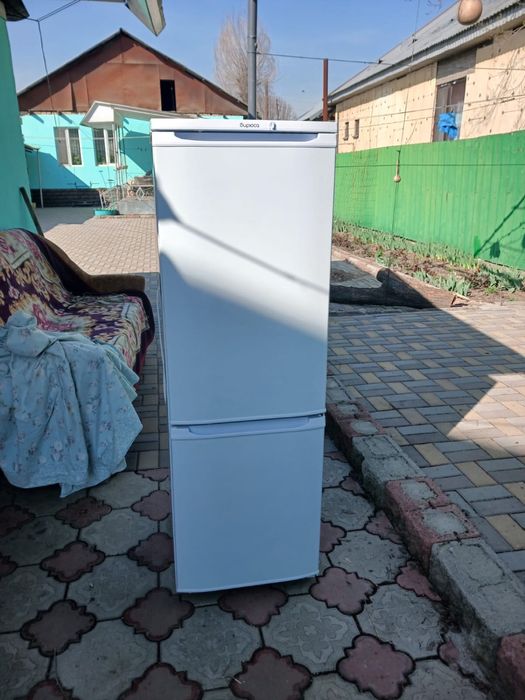 Холодильник Бирюса