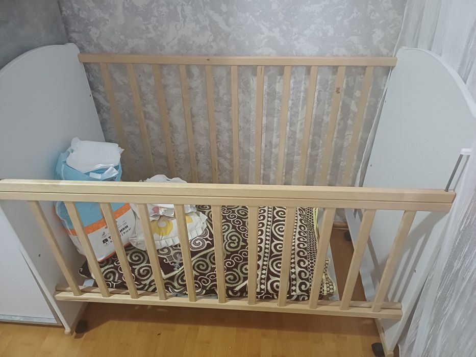 Продам 2 кровати  вместе за 10000