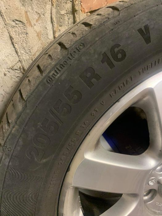 Продавам джанти на  VW с гумите 205/55 R16