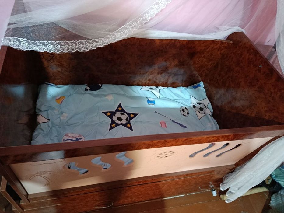 Детский манеж сотилади