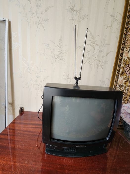 Телевизор цветной "ZAKI" JAPAN 35cm