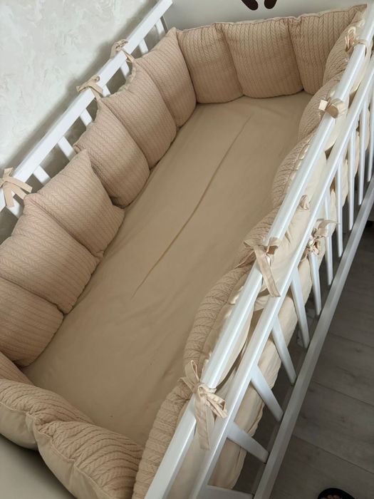 Детская кроватка с матрасом и бортиками