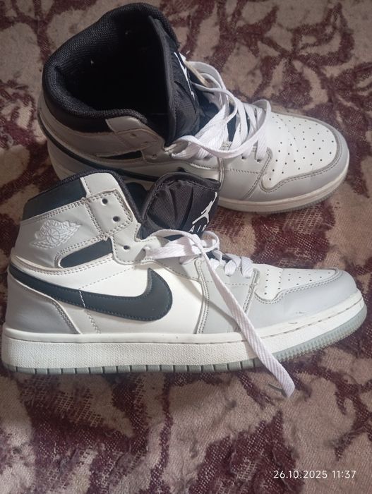 Продам кроссовки