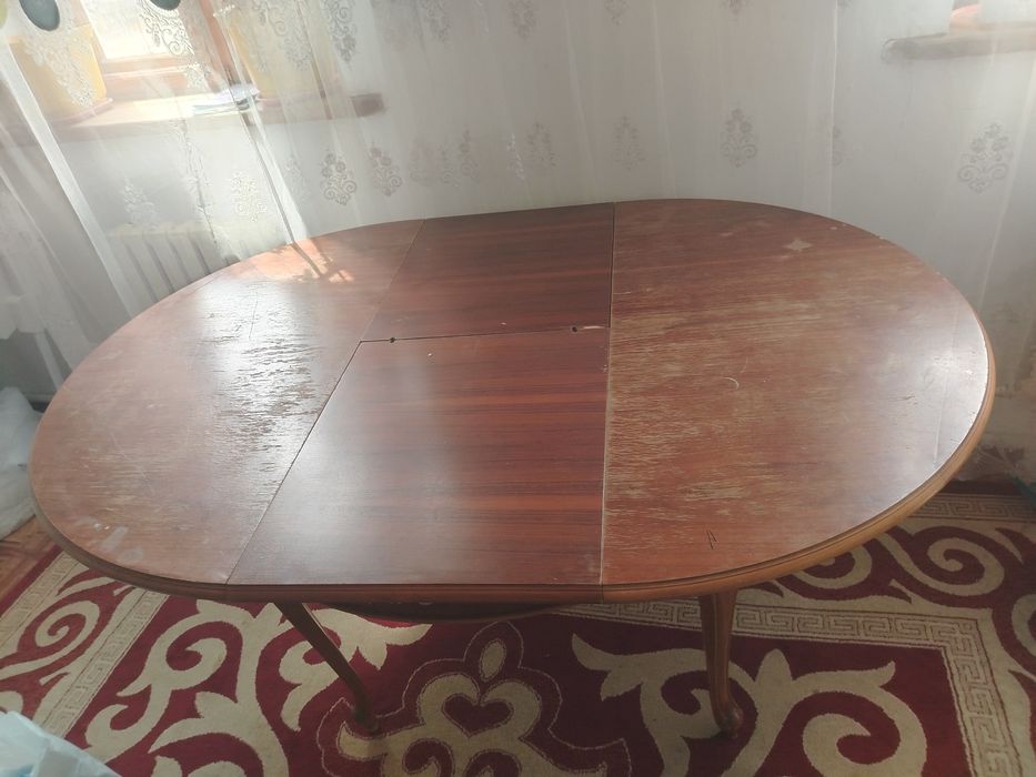 Стол со стульями