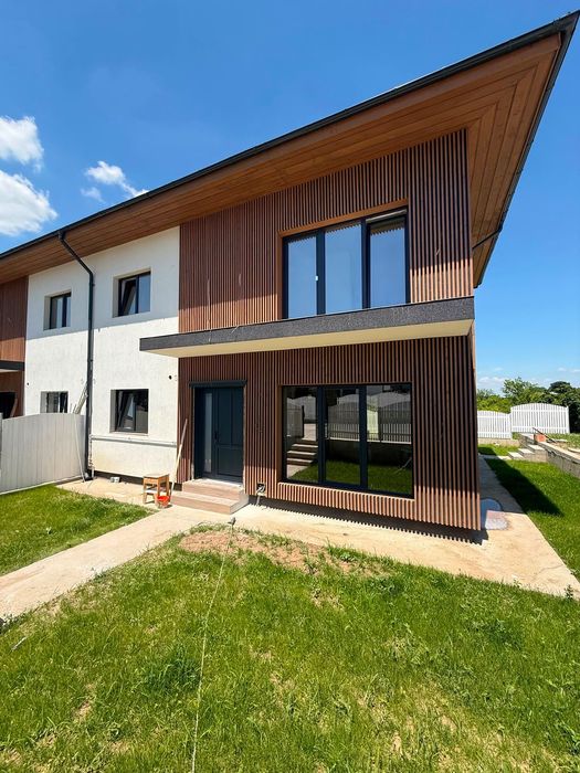 Vila duplex intabulata in Hlincea, 2,5 km de lidl poitiers,  toate utilitatile