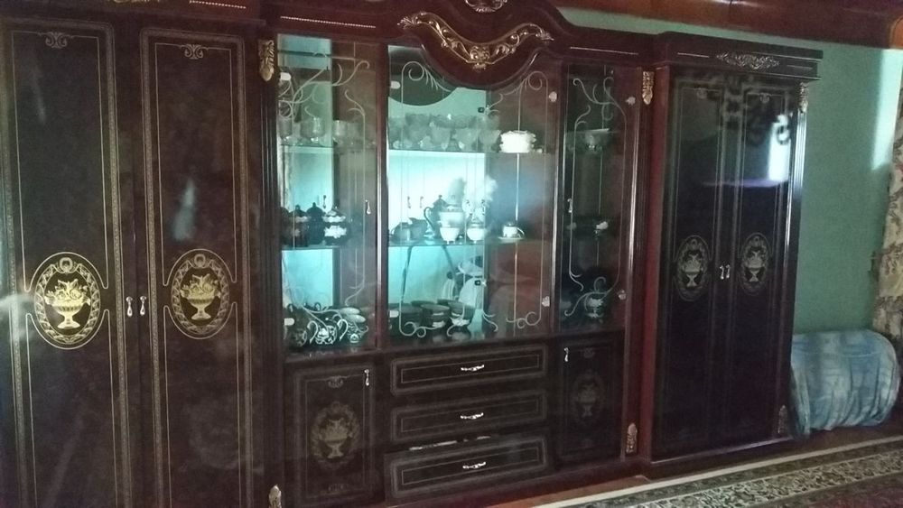 Стенка сотилади для зала