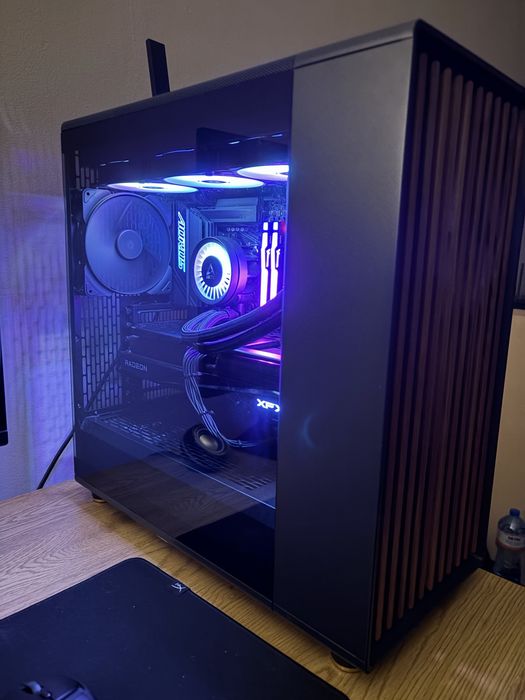 Геймърски компютър- RX 9070XT , 32GB DDR5 RAM , Ryzen 7 7700