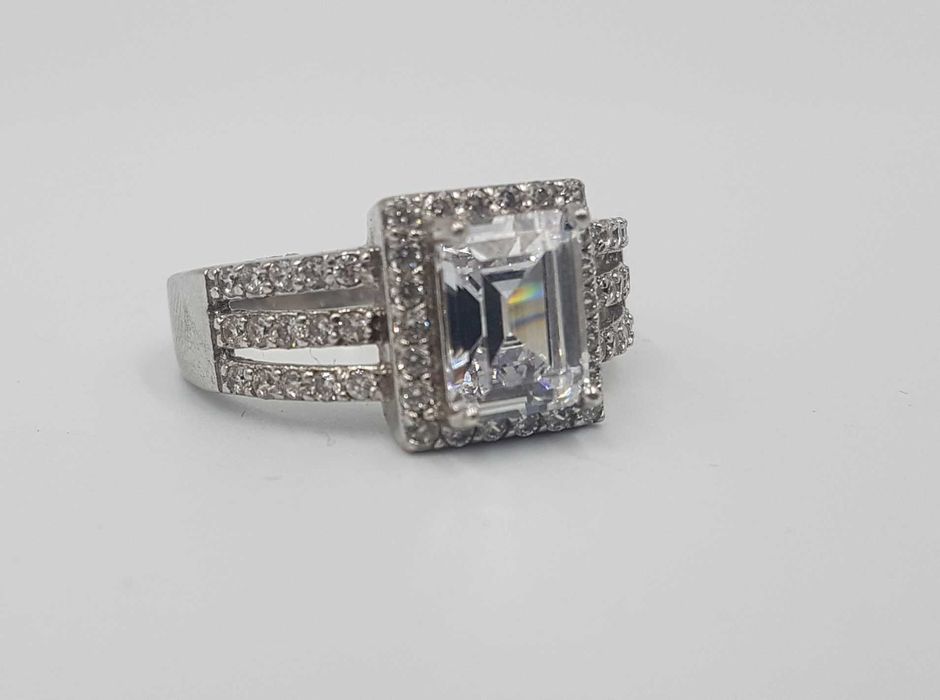 Superb inel vintage din argint si zirconii elegant