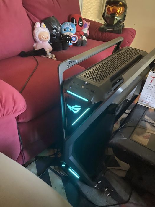 ROG godlike PC and monitor