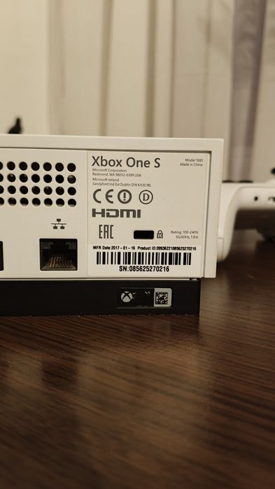 Xbox One S 1tb + Volan Trustmaster + controler + jocuri