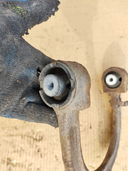 Преден Горен Ляв Носач Mercedes E class W211 4Matic Tmodel 2008 320CDI