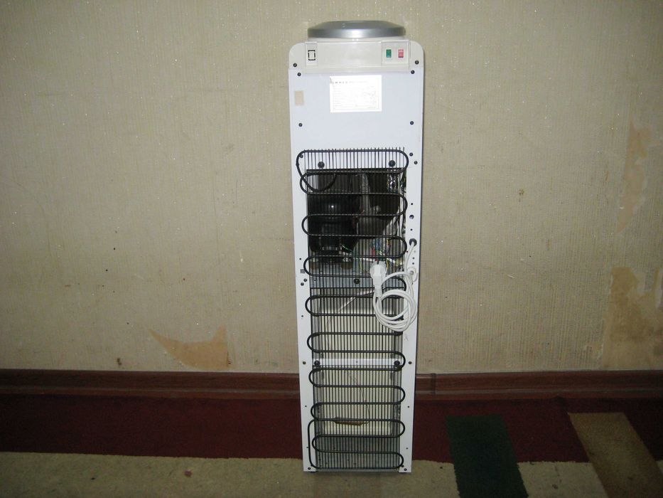 Кулер оригинал фреонли совук ва иссик сув зур ишлиди деярли янги!