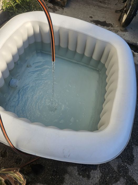 jacuzzi ca nou 4 persoane