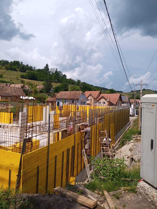 Inchiriieri sisteme de cofraje pentru gard, panouri tip doka