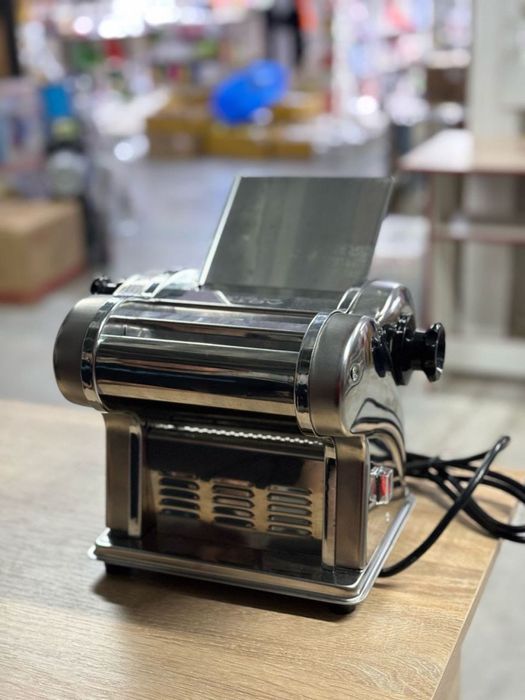 Тестораскаточная машина с насадкой лапшарезки