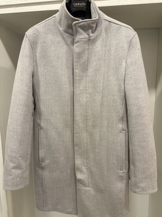 Мъжко палто Zara – светлосиво, елегантен модел. Размер S