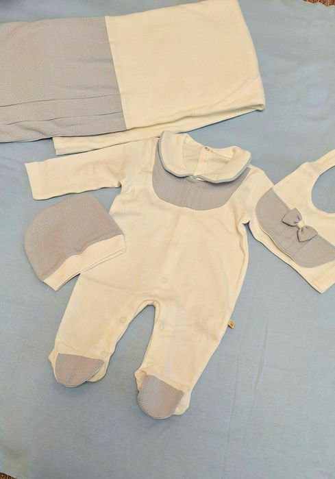 Комплект для новорожденного на выписку.Турция