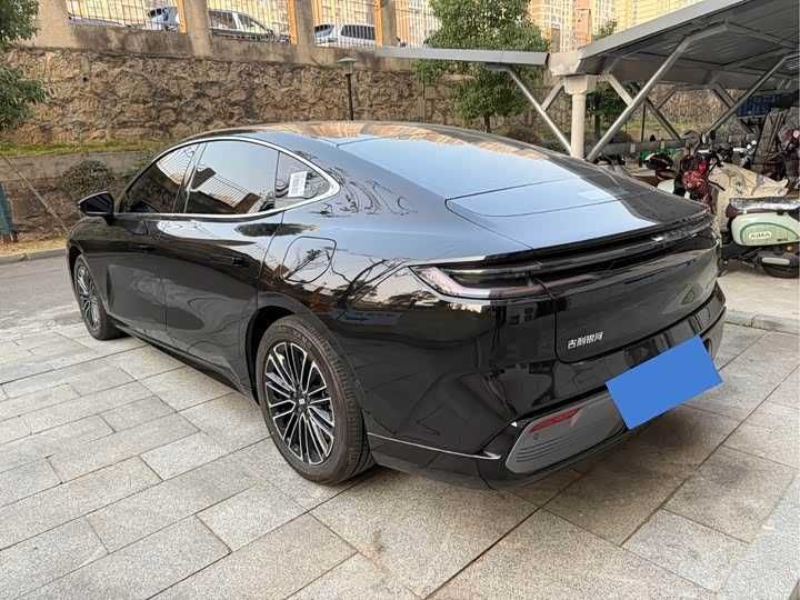 Geely Galaxy Star 8  EM-i Luxury Edition