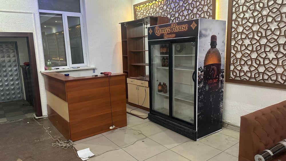 Продается витринный холодильник б/у