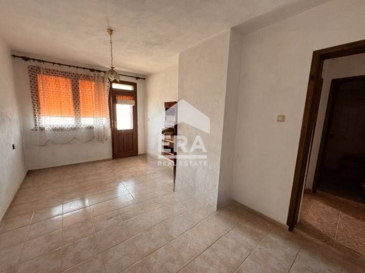 ЕКСКЛУЗИВНО! Многостаен апартамент в ЖСК с три отделни спални, голямо