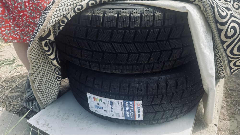 Продам шины размер 215/55/18