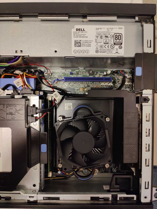 Dell Optiplex 7020 SFF + Monitor + Tastatura si mouse Dell