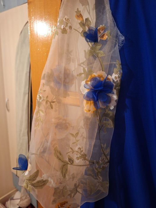 Rochie albastru electric cu maneci din voal