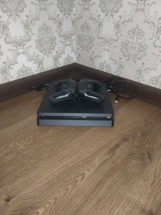 Playstation 4 slim