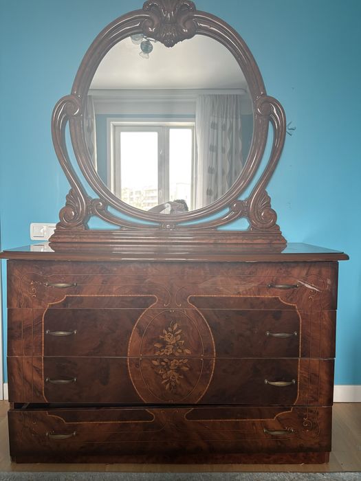 Продам спальный гарнитур