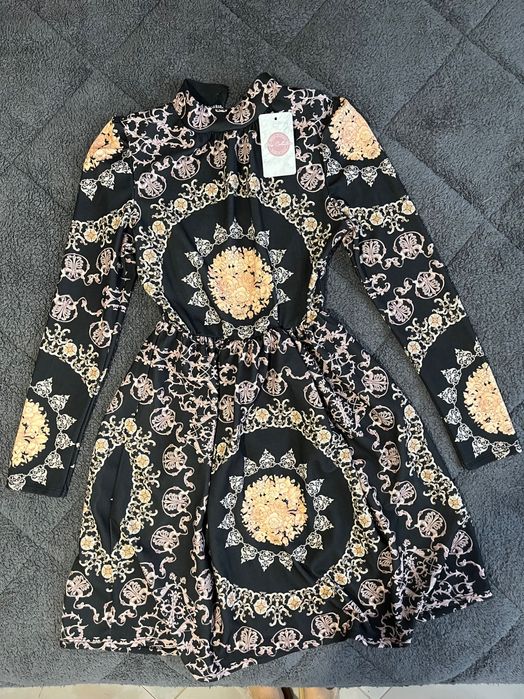 Рокля с дълъг ръкав