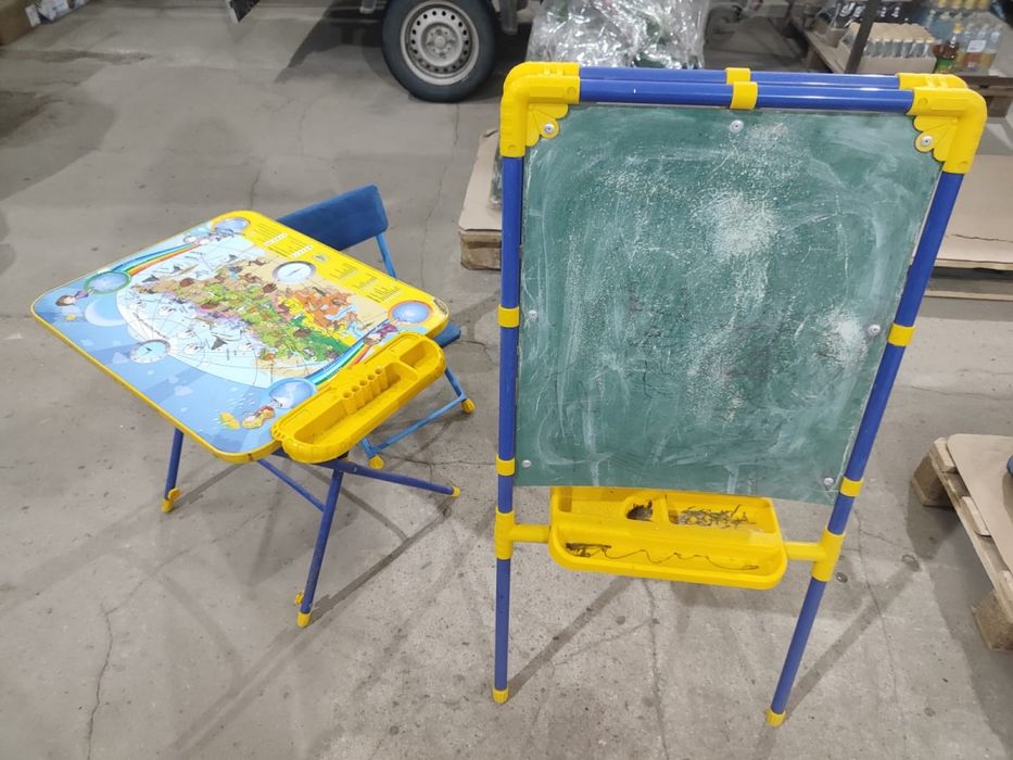 Детский стол стул мольберт