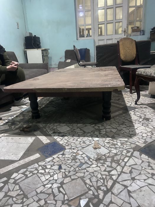 Продается деревянный стол