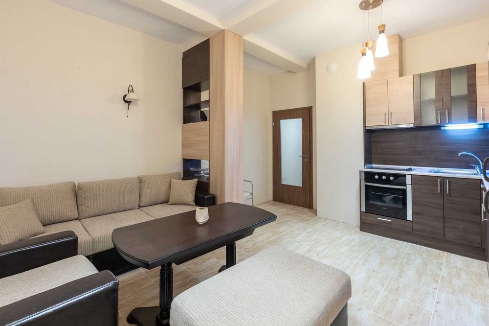 Продава се Къща в Аксаково - 390 кв.м за 895 €/кв.м - Снимка #9