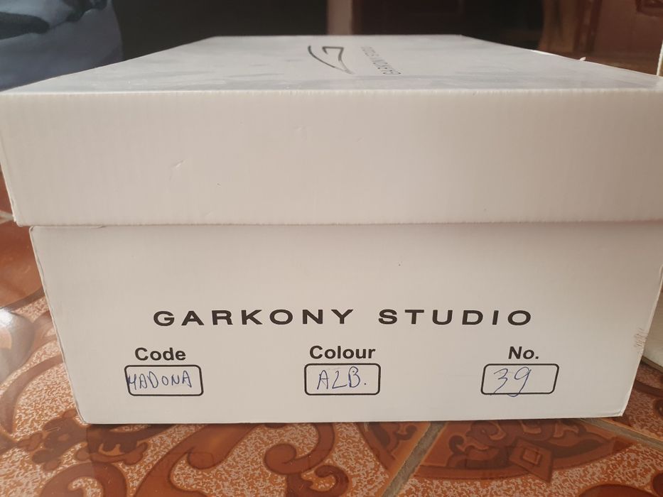 Vand sandale elegante din piele