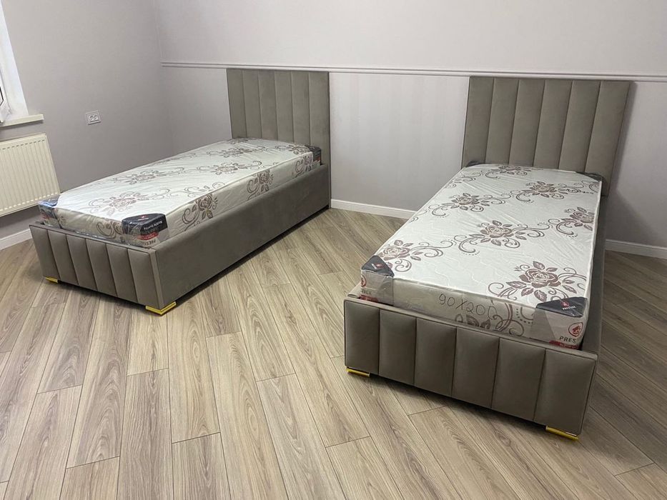 Односпальная кровать с матрасом