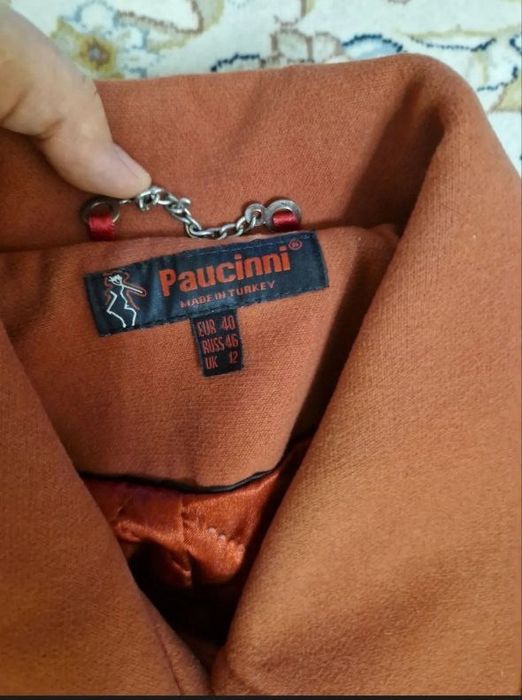 Продаётся куртки и обувь