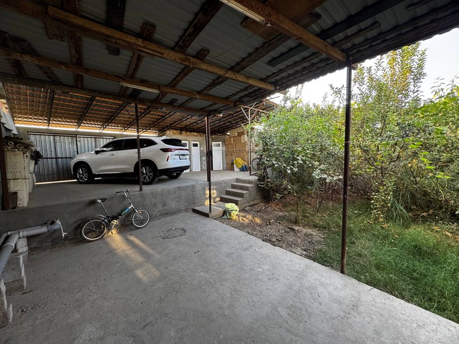 Quruvchi va Ishlab chiqarish uchun 12 sotix 22/30 m 2 taraflama ko'cha