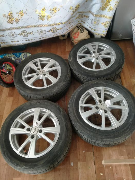 Продам шины в комплекте с дисками