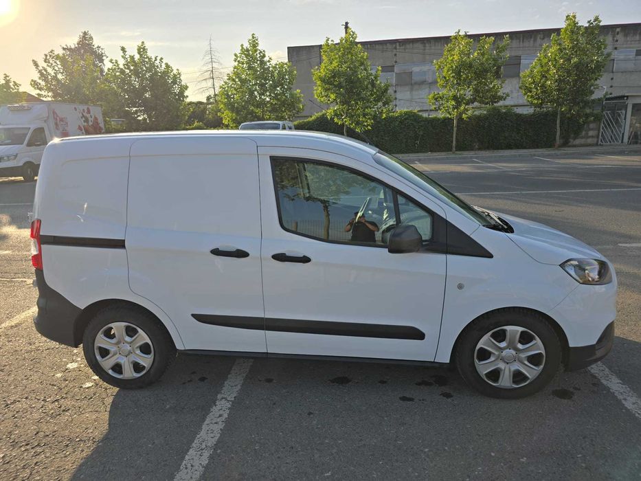 FORD Courier 2021 — imagine 2