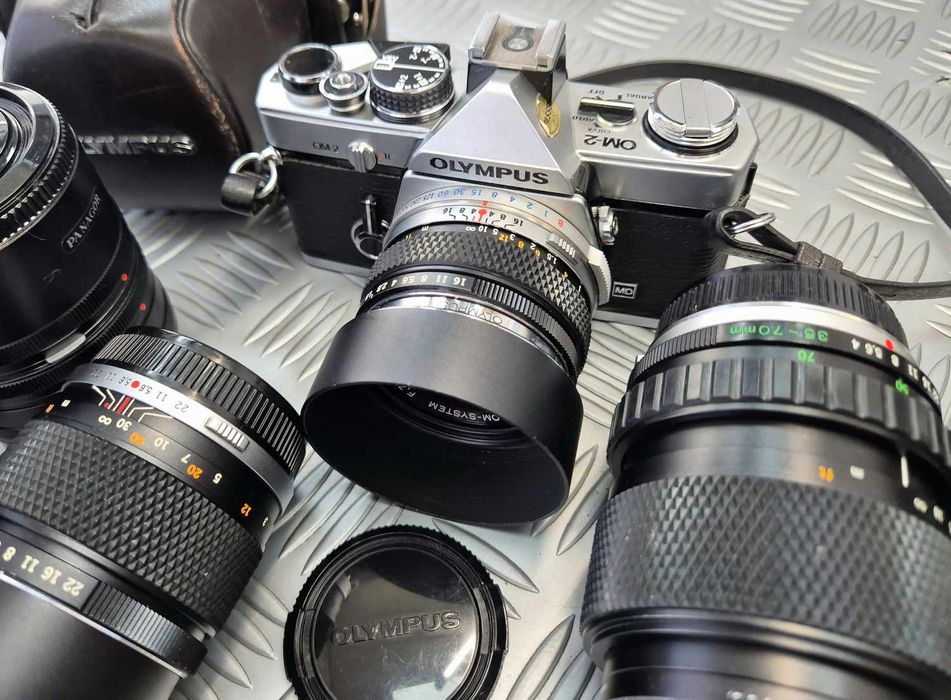 Olympus OM-2 с обектив F.Zuiko 50mm f1.8 , 135mm, 28mm , 35-70mm