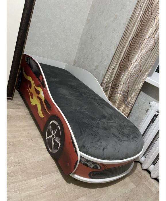 Продам кровать машинку детскую