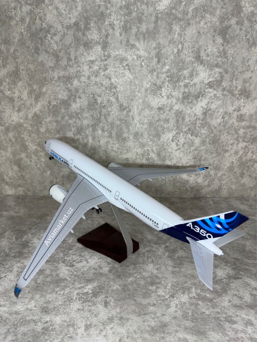 Самолет модель (AIRBUS-A350 XWB) с Led подсветкой